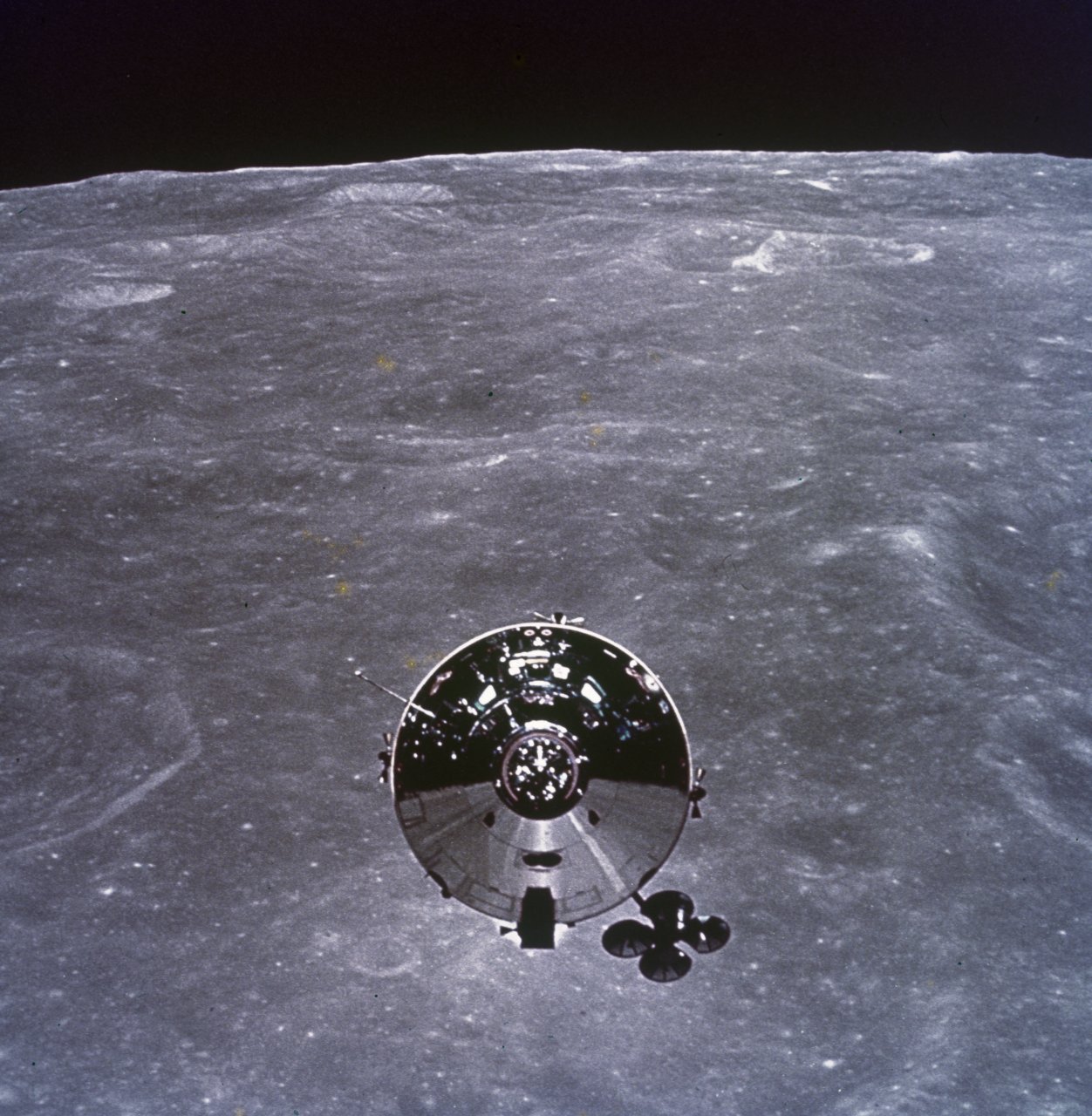 137 Apollo Moon landing- CM in orbt around Moon -s